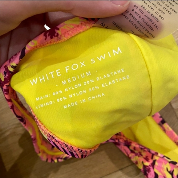 White Fox Boutique Summer Sea Bikini Top & Belmont Bottoms Hawaiian Print size M - Picture 4 of 8